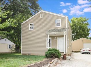 105 SW 6th St, Oak Grove, MO 64075