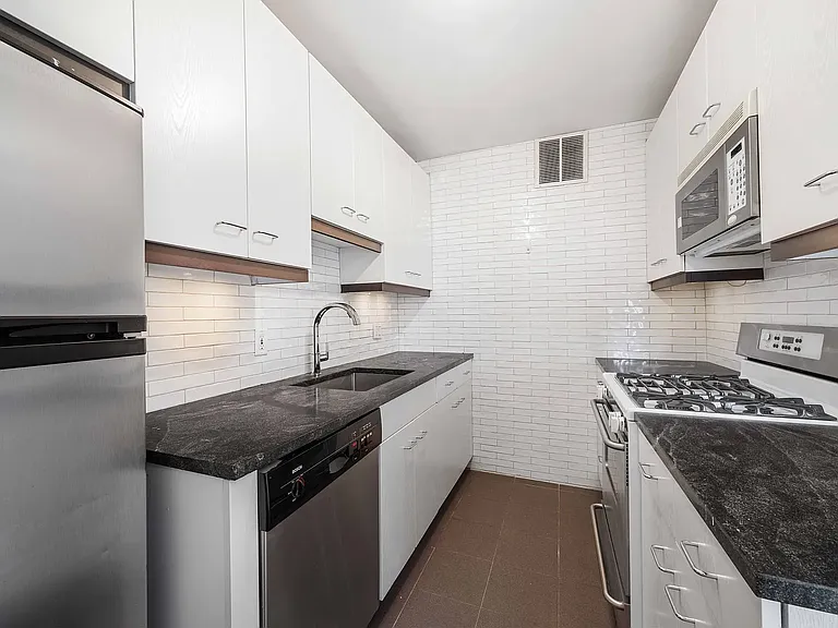 333 E 30th St #20B — Photo 5