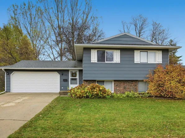 2509 Walnut Cir, Moorhead, MN 56560