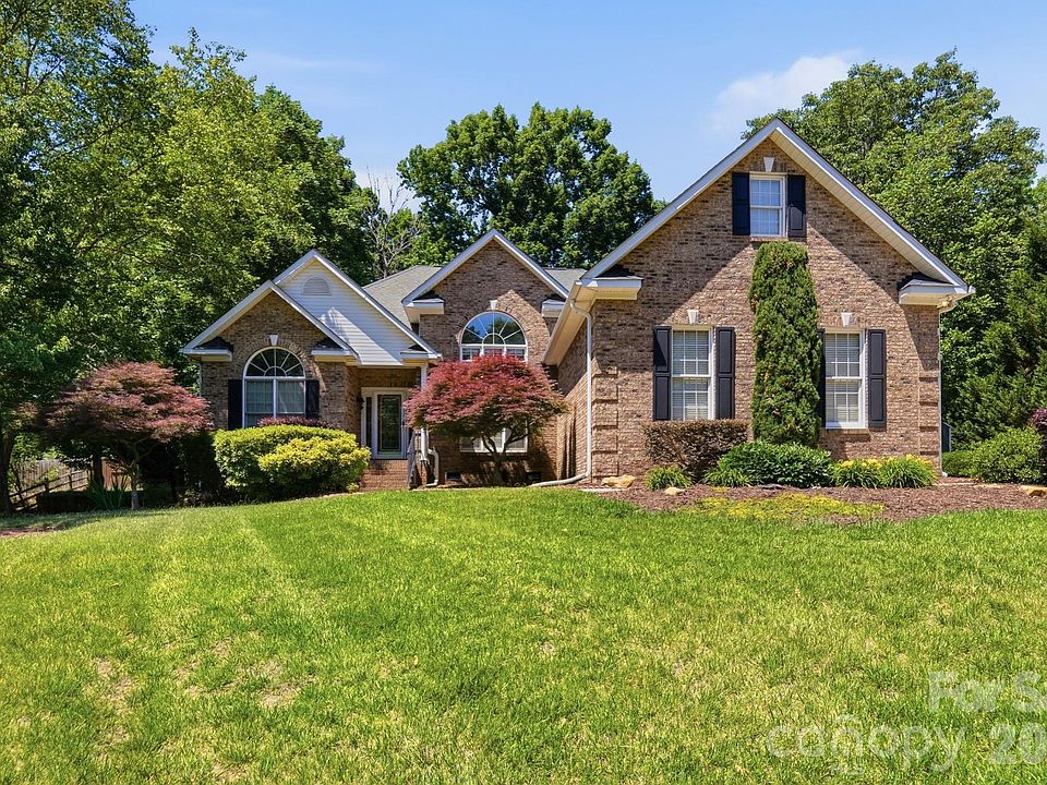 1st image of 2640 Willowbrook Dr