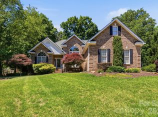 2640 Willowbrook Dr, Matthews, NC 28104