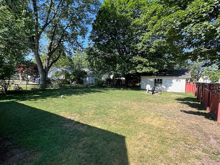 1423 N Altadena Ave — Photo 12
