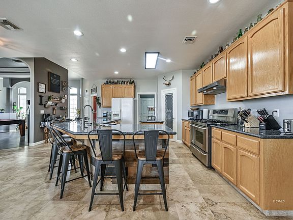 4th image of 652 E Laura Ave