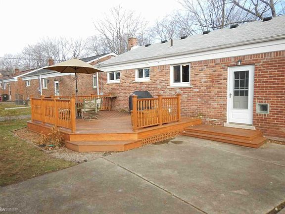 5th image of 23208 Brookdale Blvd