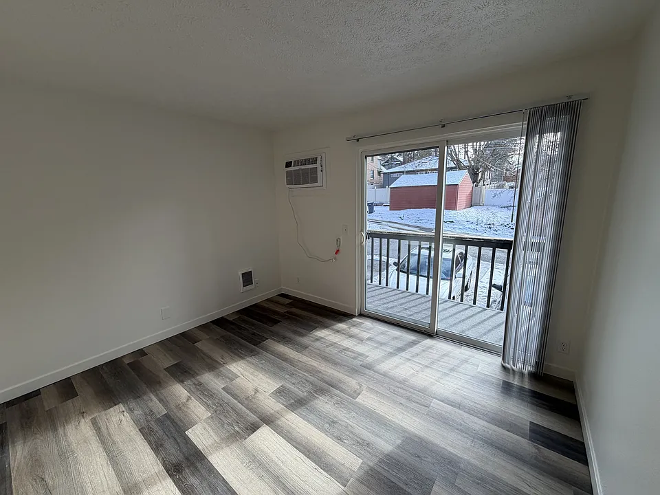 1119 W 11th Ave #5