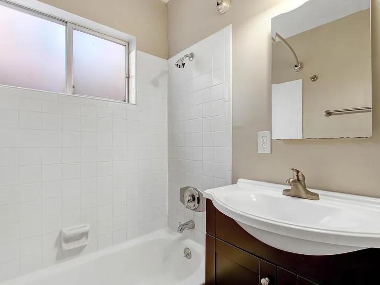 4733 Orion Ave — Photo 5