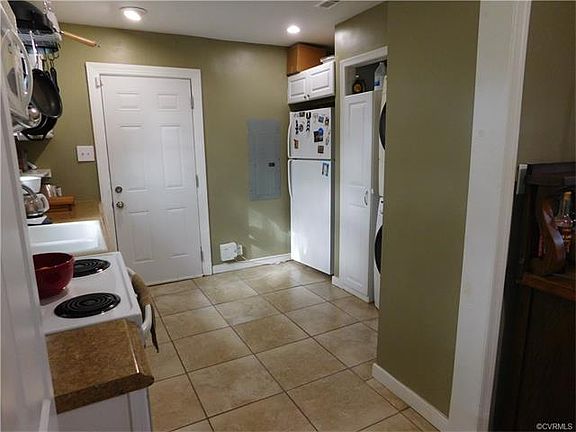 3rd image of 3904 Larchmont Ln