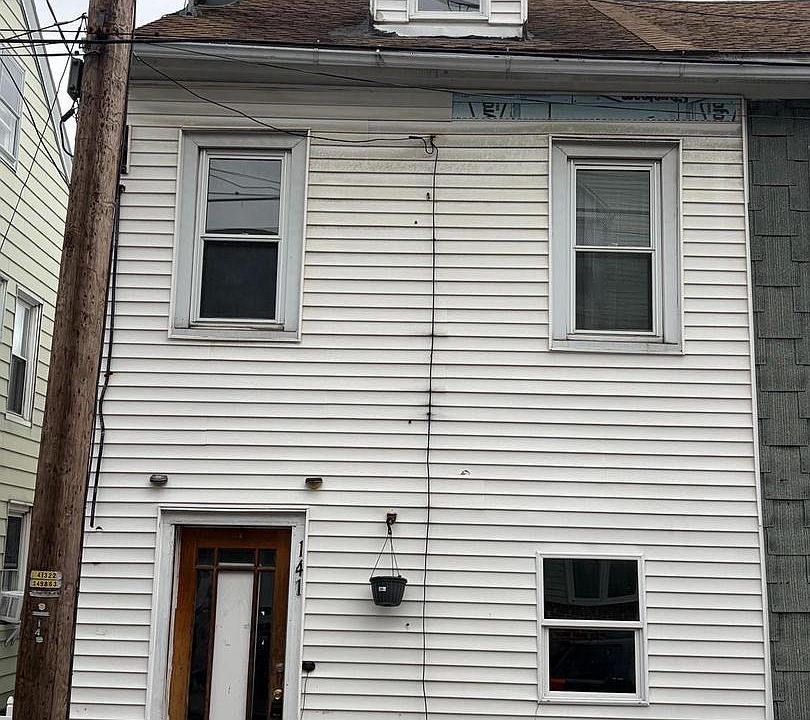 1st image of 141 Carbon St