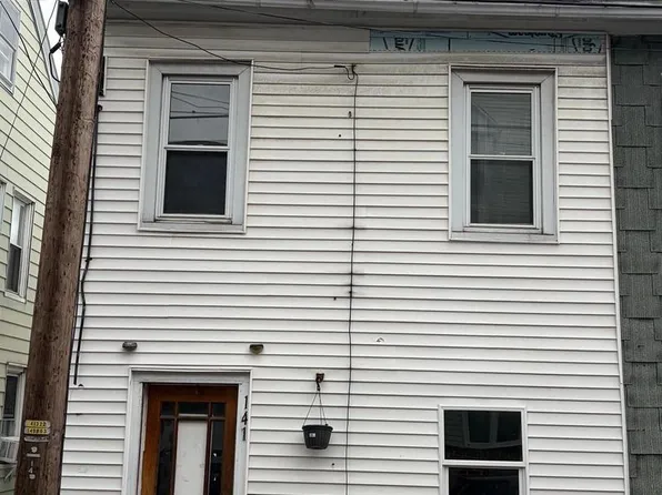 141 Carbon St, Minersville, PA 17954