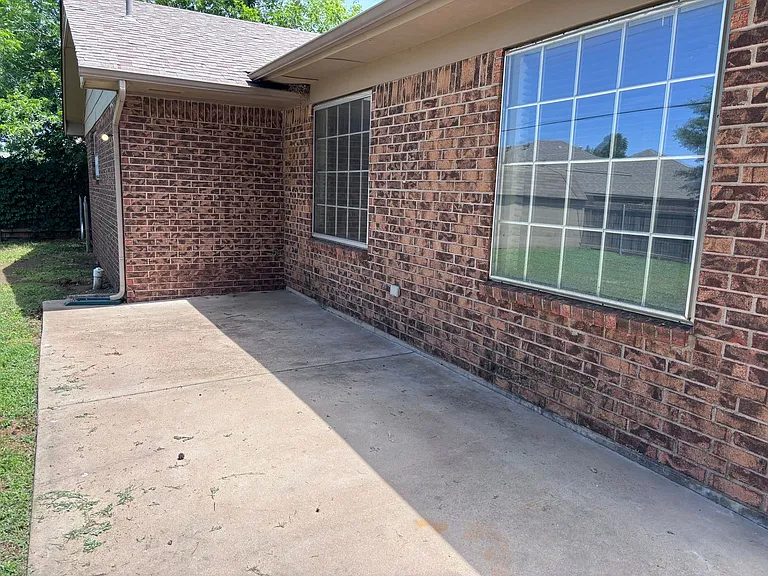 802 Amity Ln — Photo 36