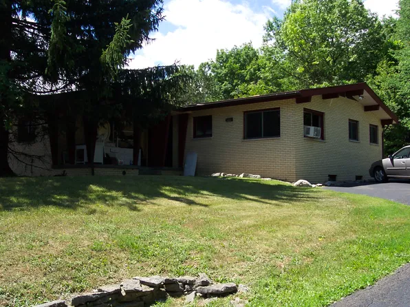 1238 Hillside Dr, Watervliet, NY 12189