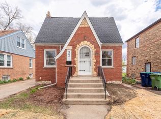 9631 S Francisco Ave, Evergreen Park, IL 60805