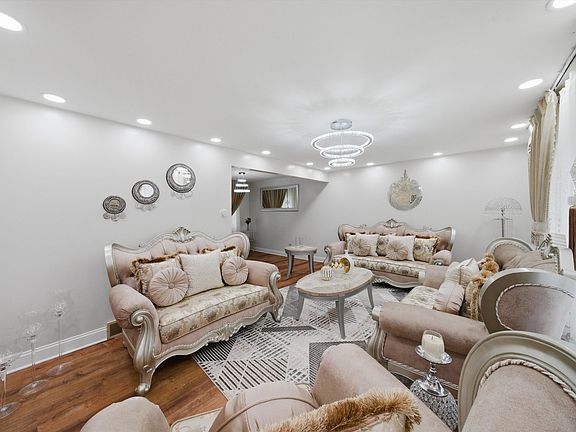 3rd image of 5815 W 87th Pl