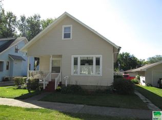 712 6th St, Sheldon, IA 51201