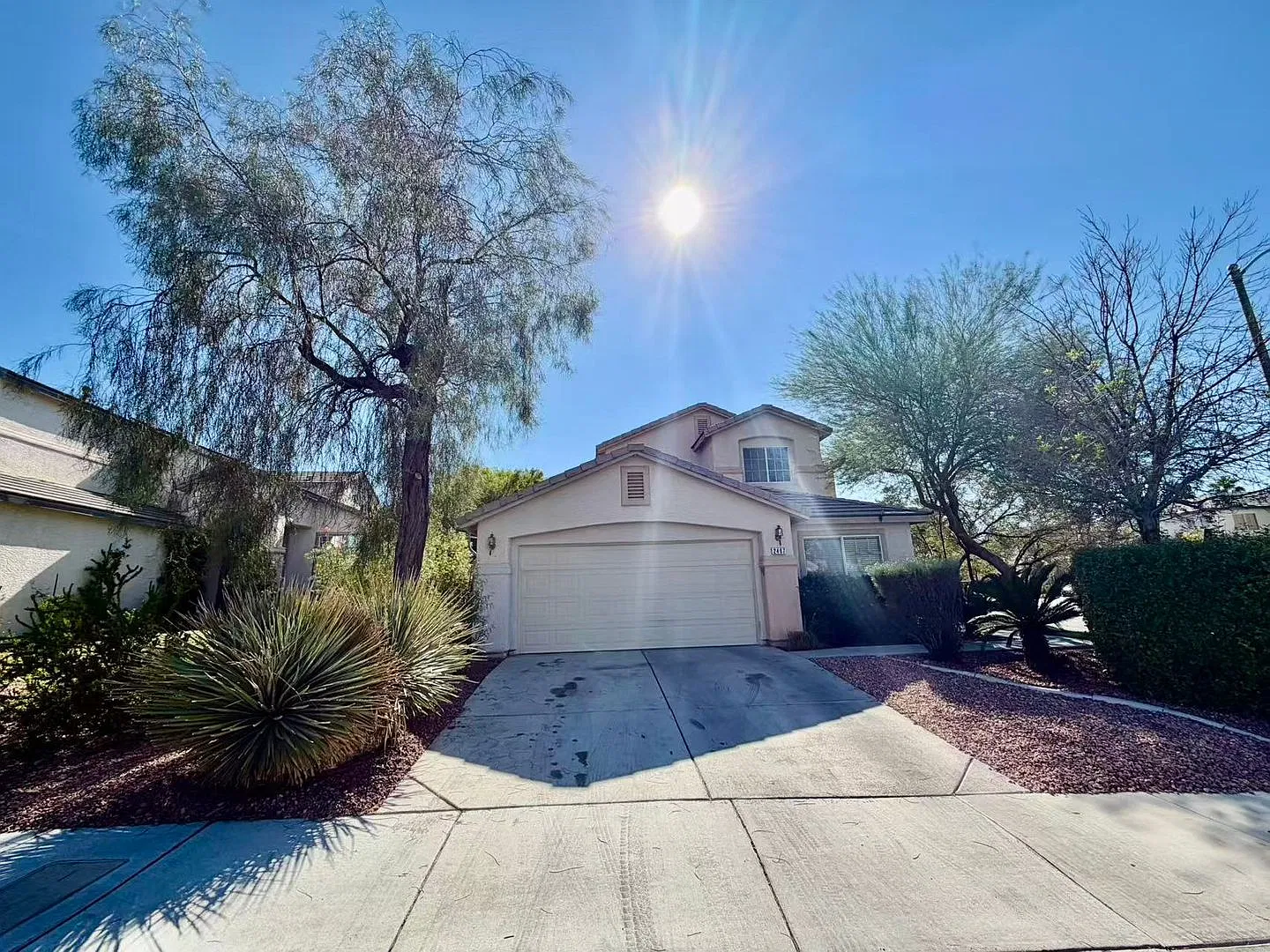 4 Bedrooms 3 Full Bathrooms Beautifully maintained home — Photo 1