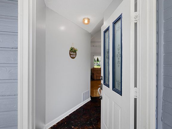 4th image of 92 Brenda Dr