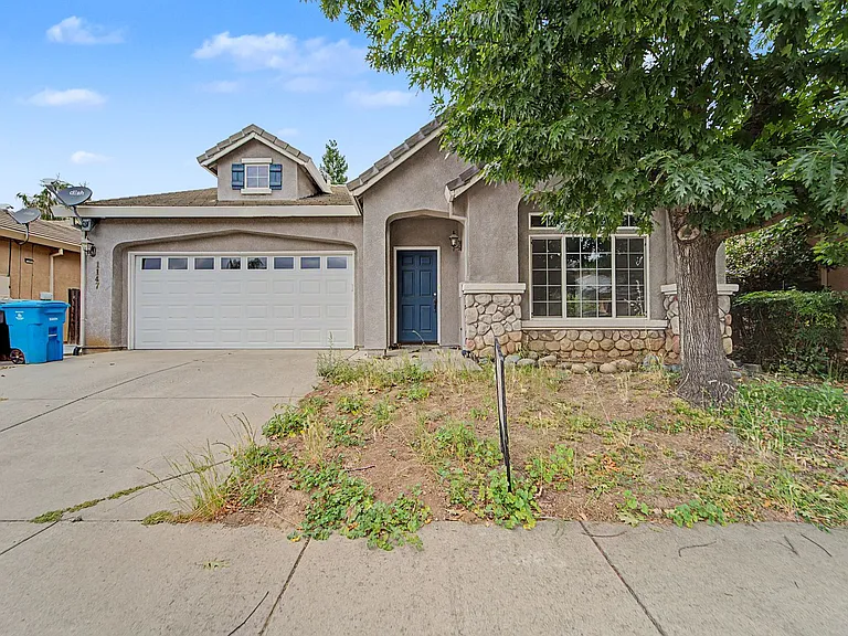 1147 Sam Rider Way — Photo 1