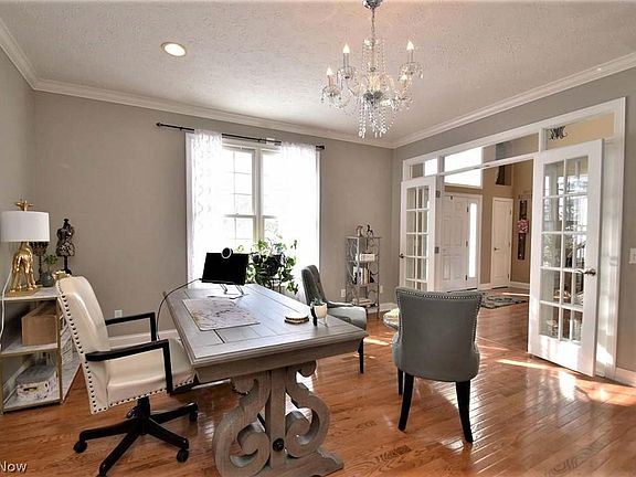 3rd image of 7219 Capilano Dr