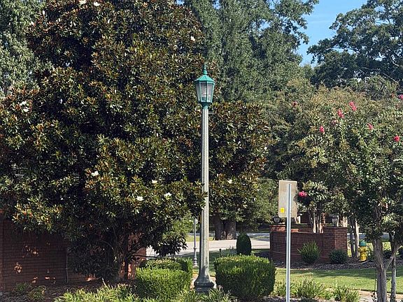 4th image of 102 Old Hickory Dr