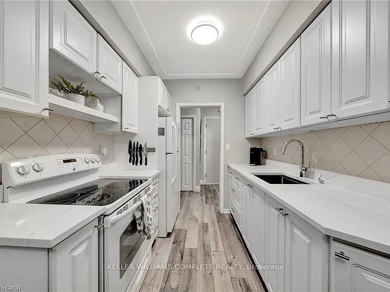 11 Woodman Dr S #307 — Photo 3