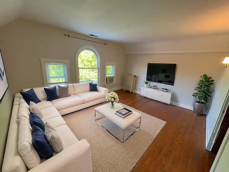 2581 Madison Rd #3 — Photo 2