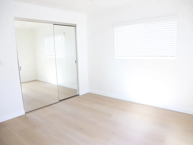 1839 Lowe St #1 — Photo 10