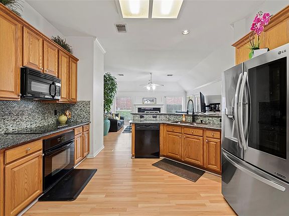 4th image of 15302 Amesbury Lane