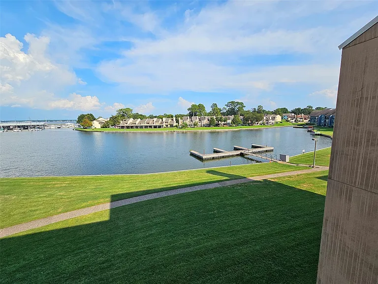 12600 Melville Dr #321B — Photo 24