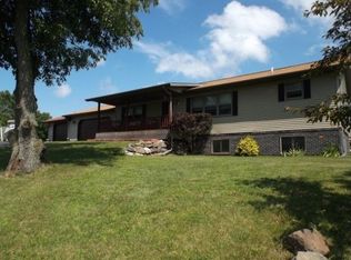 S5570 Glacier Dr, Baraboo, WI 53913