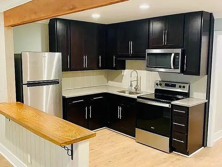 308 E Jane St #A — Photo 4