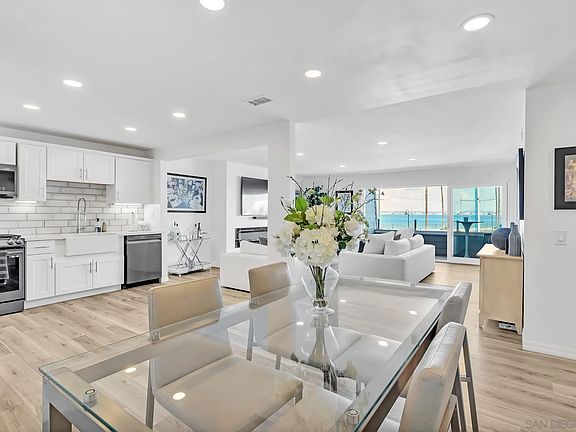 3rd image of 32 Montego Ct