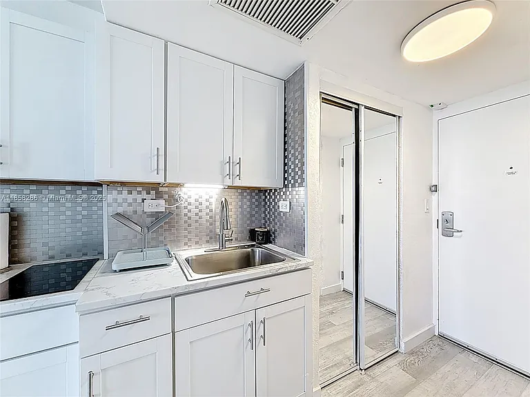 19201 Collins Ave #636 — Photo 7