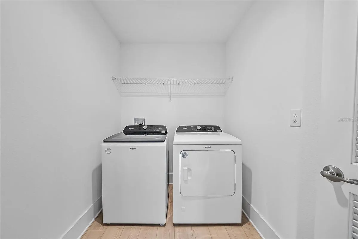 4 bed, 3.0 bath, 3408 sqft, $4,100 — Photo 2