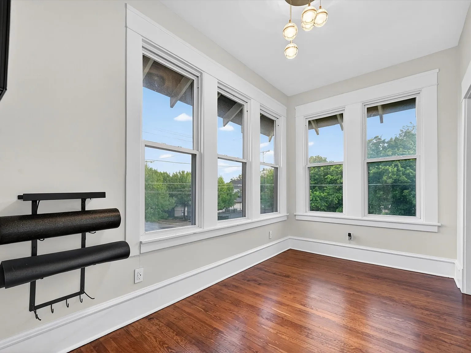 4 bed, 3596 sqft, $5,900 — Photo 2