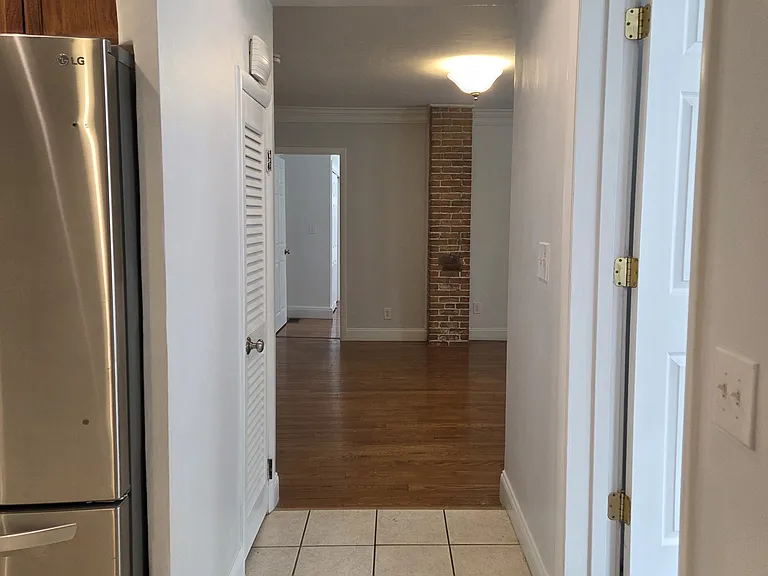 18-26 Bowen St #1 — Photo 15