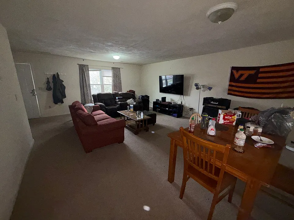 405 Laurence Ln