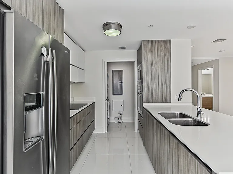 600 NE 27th St #1605 — Photo 15