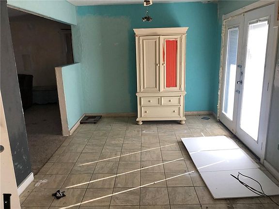 5th image of 1020 SW 67th Pl