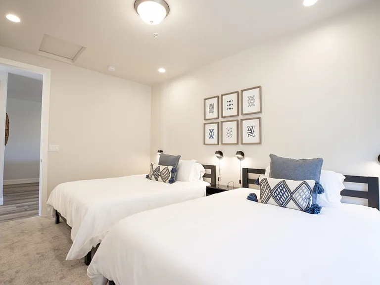 N Park Center Dr — Photo 20