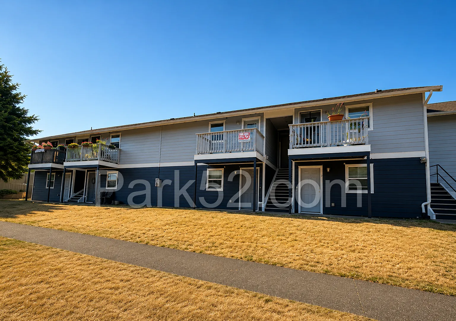 2 Bedroom Upper Level Apartment — Photo 2