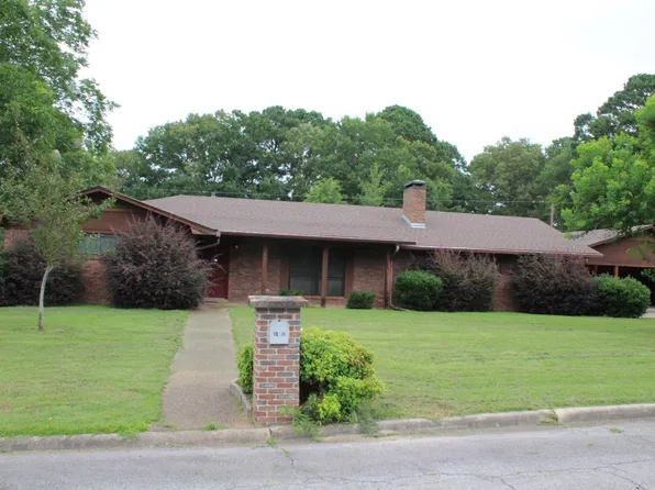 1407 Wildwood Dr, Nashville, AR 71852