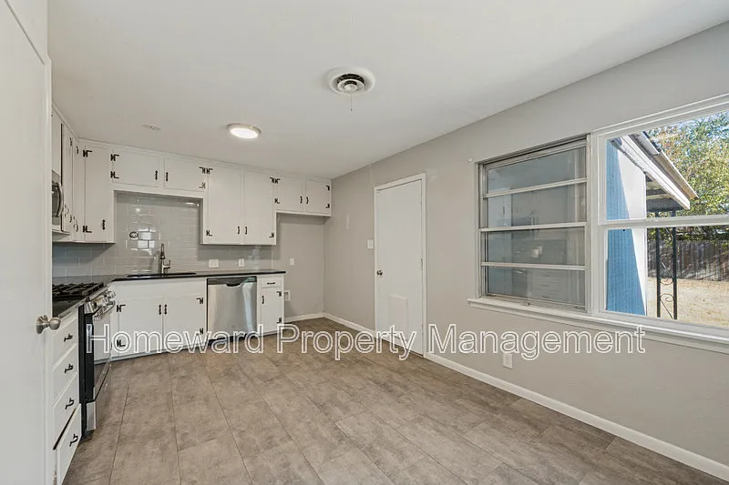3 bed, 1.0 bath, 1042 sqft, $1,795 — Photo 4
