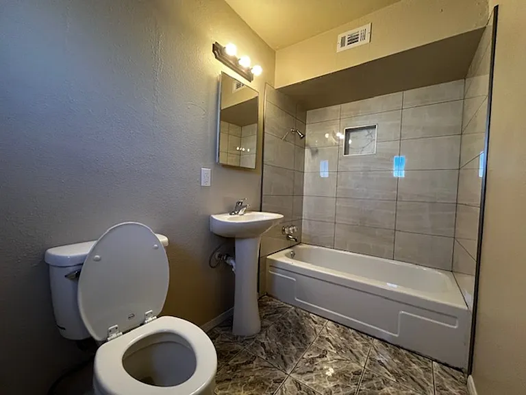 2909 Elm Ave — Photo 8