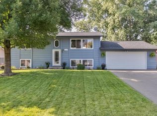 2136 Cliffhill Ln, Eagan, MN 55122
