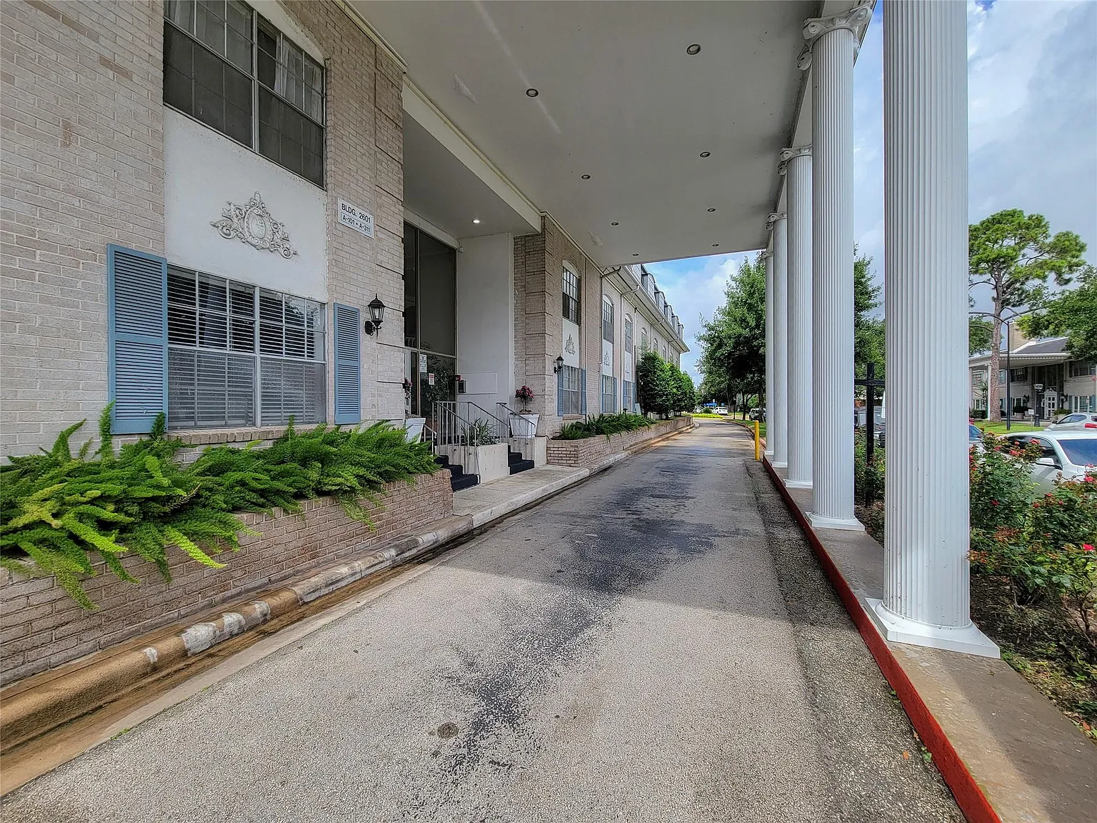3 bed, 2.0 bath, 1287 sqft, $1,700 — Photo 3
