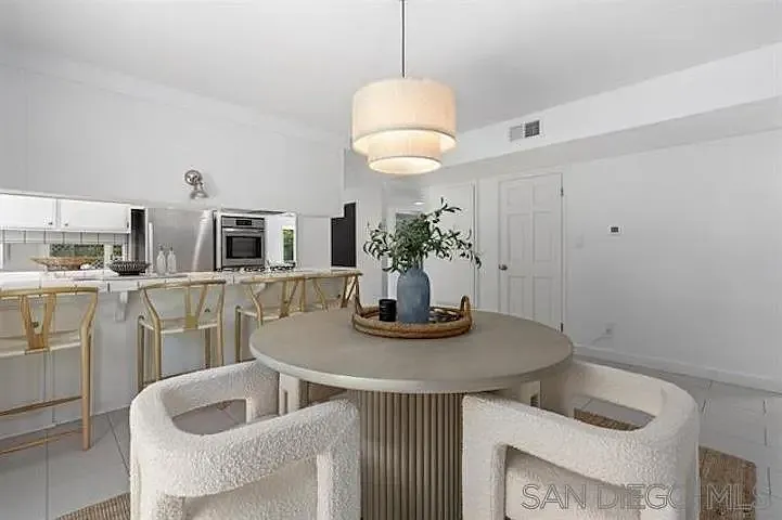 445 Avenida Primavera — Photo 11