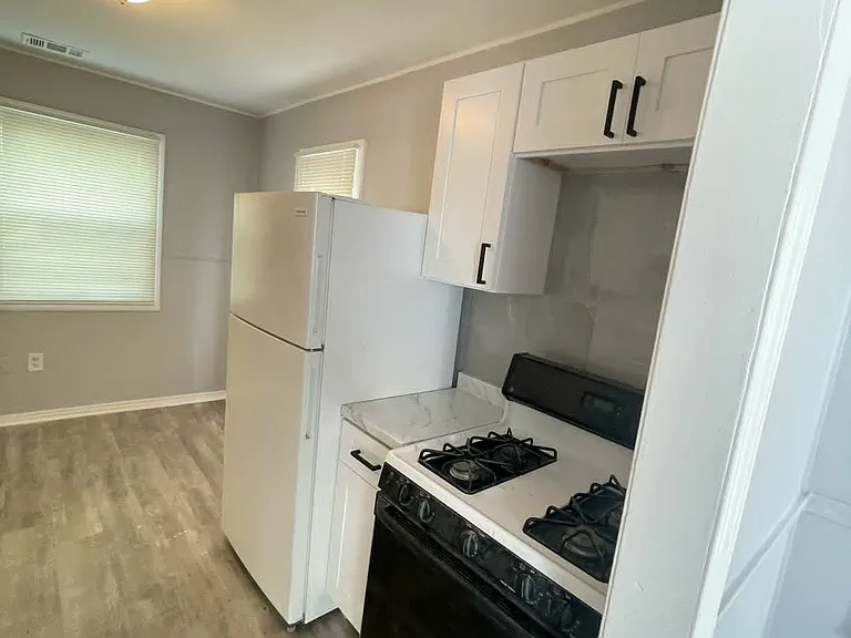 28517 Glenwood St — Photo 10