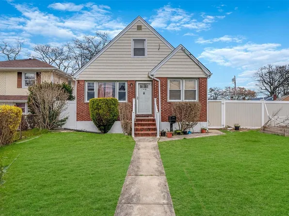 169 W Marshall Street, Hempstead, NY 11550