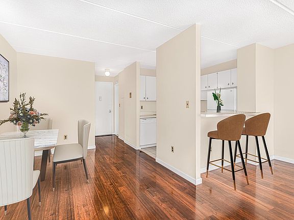 5th image of 1155 Warburton Ave APT 5L