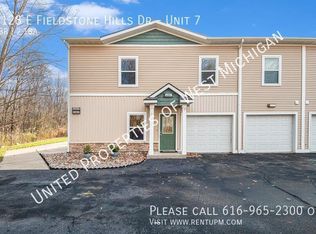 6128 E Fieldstone Hills Dr SE UNIT 7, Caledonia, MI 49316